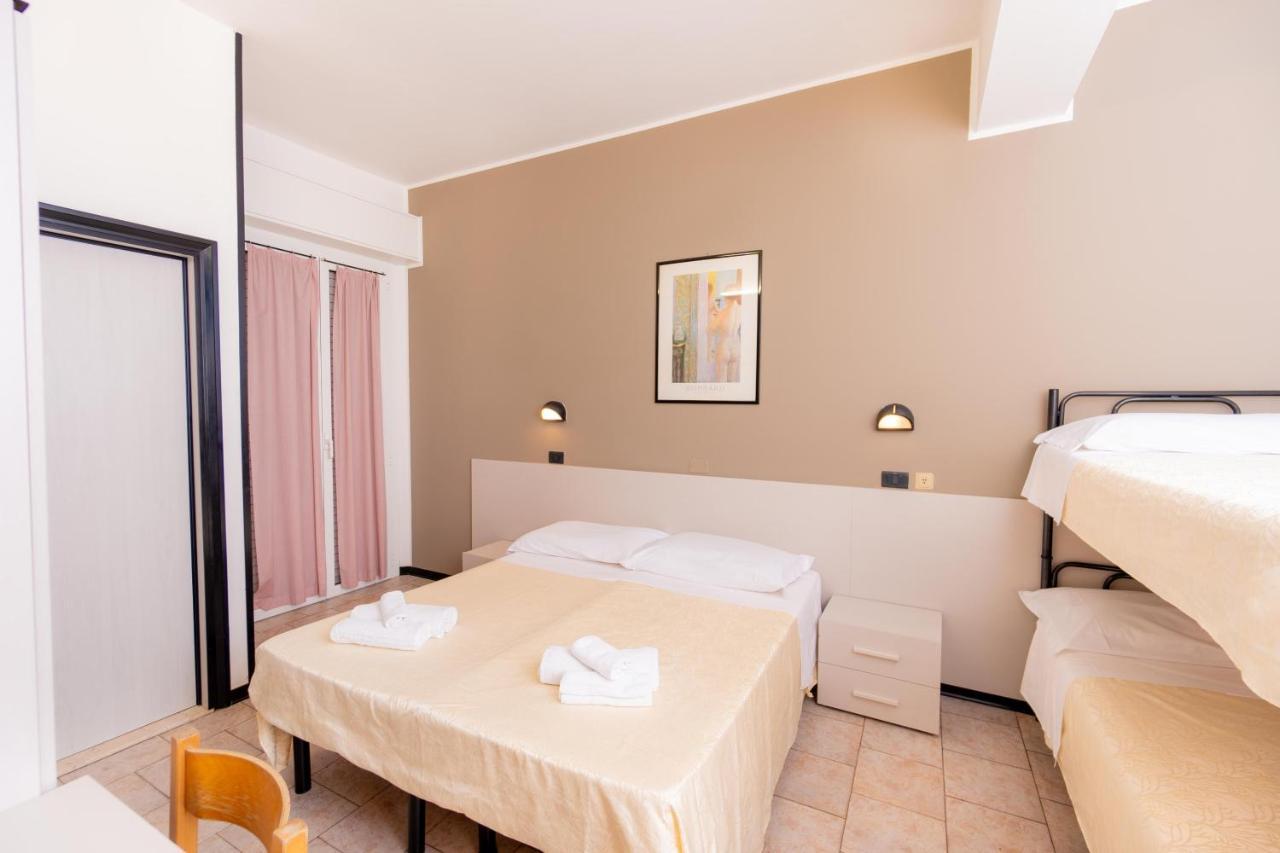 Hotel Galileo Римини Экстерьер фото