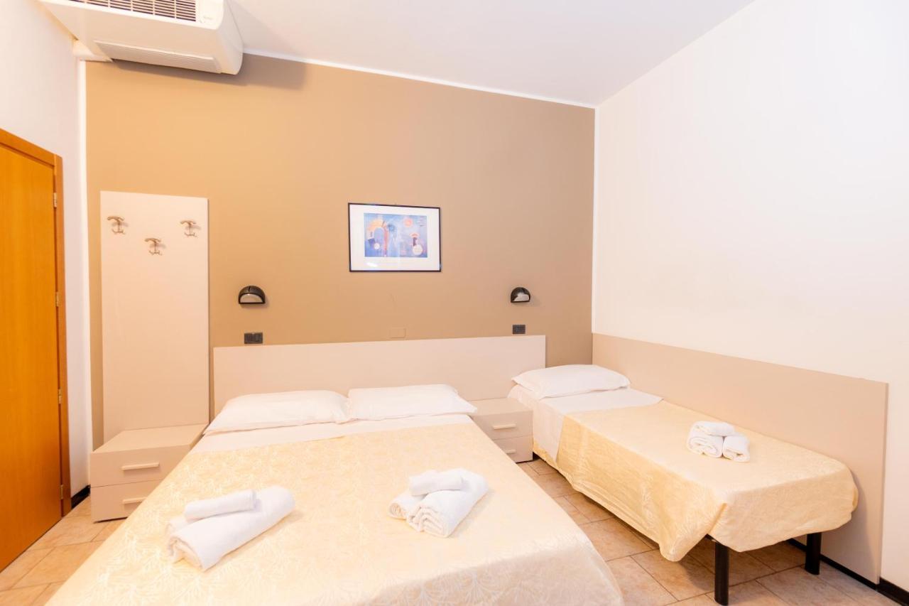 Hotel Galileo Римини Экстерьер фото