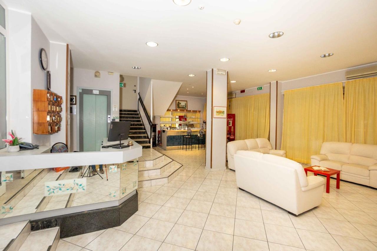 Hotel Galileo Римини Экстерьер фото