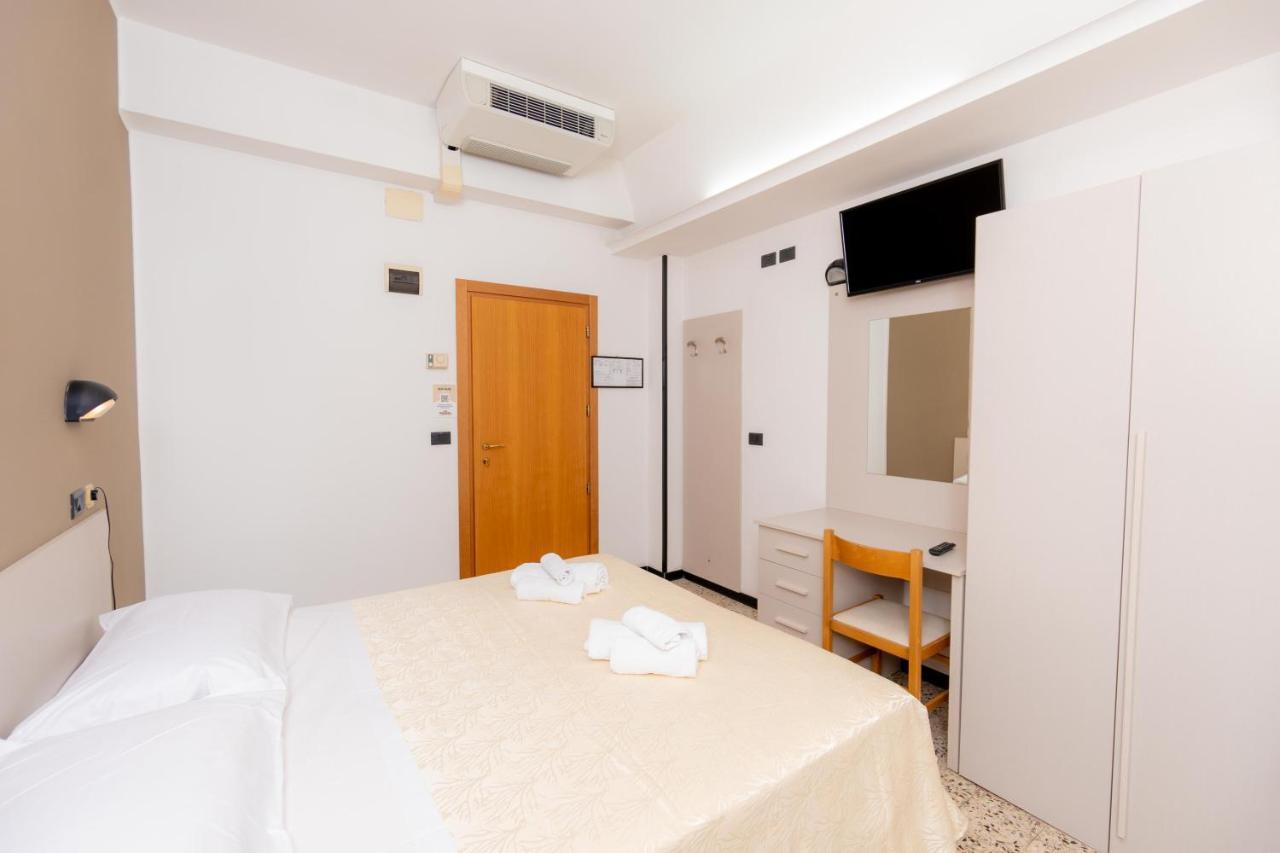 Hotel Galileo Римини Экстерьер фото