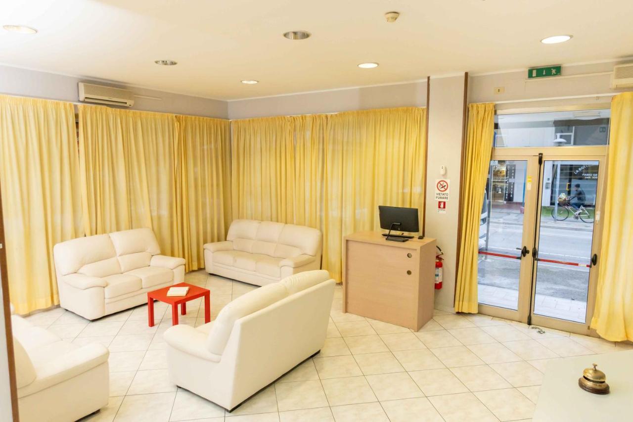 Hotel Galileo Римини Экстерьер фото