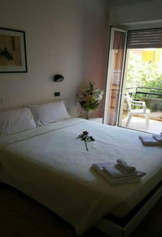Hotel Galileo Римини Экстерьер фото